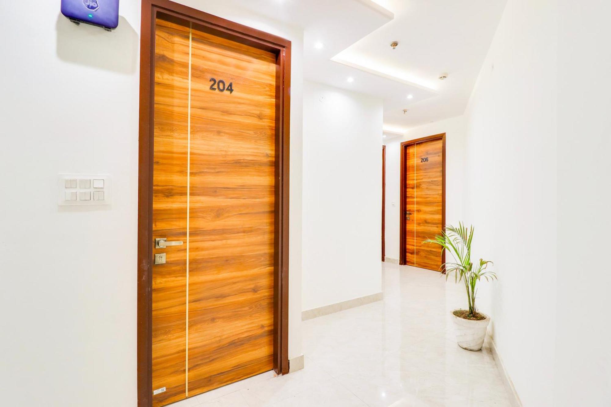 Super Collection O Kanwali Road Near Railway Station دهرادون المظهر الخارجي الصورة